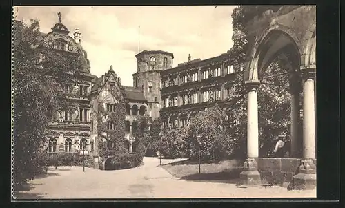AK Heidelberg, Schloss, auf dem Schlosshof