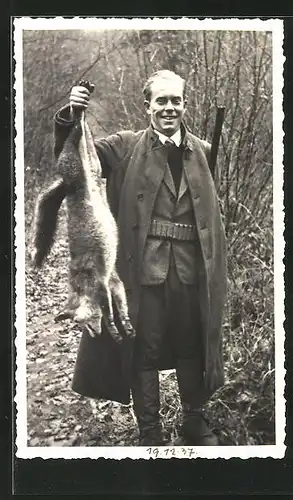 AK Jagd, Jäger mit erlegtem Fuchs