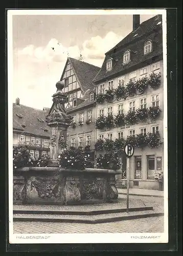 AK Halberstadt, Holzmarkt mit Denkmal