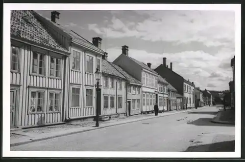 8 Fotografien Drontheim, Ansicht Drontheim, Tracht, Fjeldsaeter Hotel, Olaf-Monument, Skakkes Gate, Munken Gate