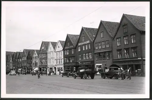 8 Fotografien Bergen, Ansicht Bergen, Fridtjof Nansen-Denkmal, Balholm, Bergbahn Eingang Fischmarkt, Fantoft Stavekirche