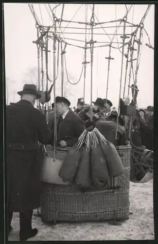 3 Fotografien Fotograf unbekannt, Ansicht Köln-Zollstock, Ballon - Start, Ballon - Köln, 1934