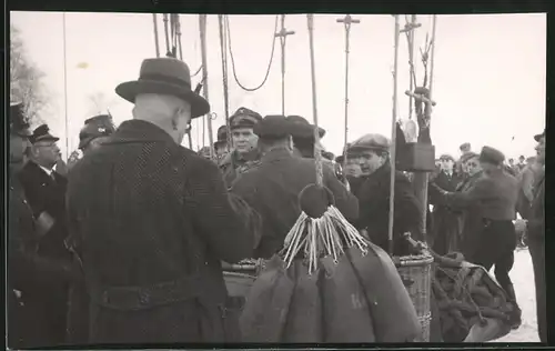 3 Fotografien Fotograf unbekannt, Ansicht Köln-Zollstock, Ballon - Start, Ballon - Köln, 1934