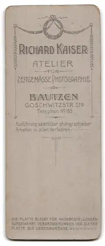 Fotografie Richard Kaiser, Bautzen, Geschwitzstr. 27a, junger Student mit Zwicker & Schirmmütze