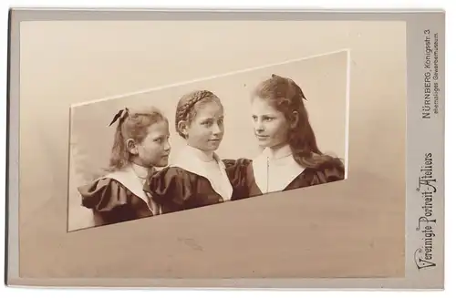 Fotografie Gg. Schoenau & E. Mathes, Nürnberg, Königsstr. 3, junge Mädchen wie Orgelpfeifen aufgereiht im Passepartout