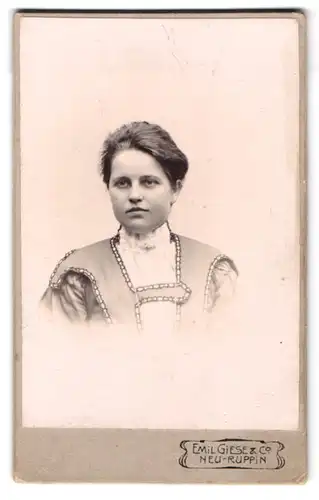 Fotografie Emil Giese, Neuruppin, Präsidentenstrasse 58, junge Frau im Portrait