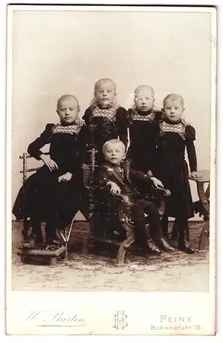 Fotografie H. Barten, Peine, Bahnhofstrasse 19, Portrait kleiner Junge und vier Mädchen in hübscher Kleidung
