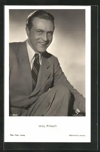 AK Schauspieler Willy Fritsch im Anzug lächelnd