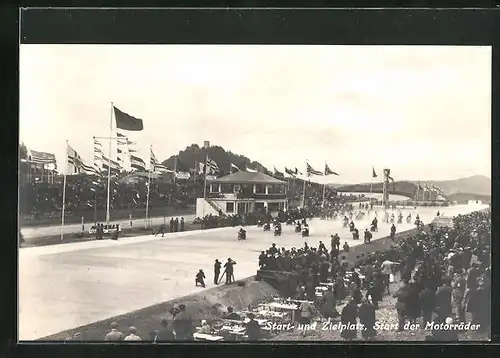 AK Adenau, Nürburg-Ring - Start- und Zielplatz, Start der Motorräder