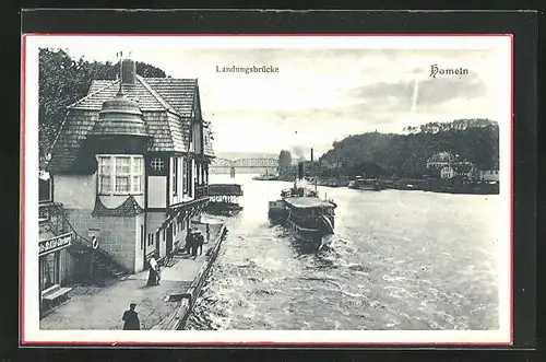 AK Hameln, Dampfer erreicht die Landungsbrücke, Uferpartie der Weser