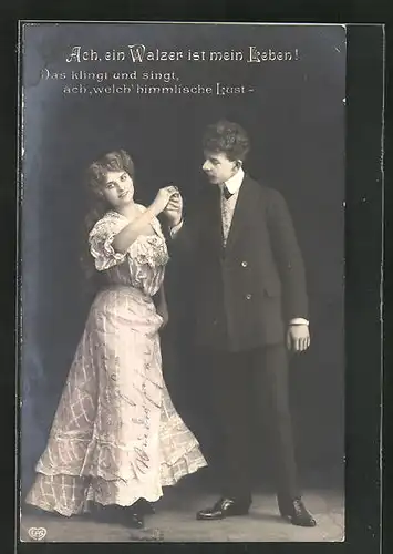 AK Junger Mann fordert die Dame zum Tanz auf