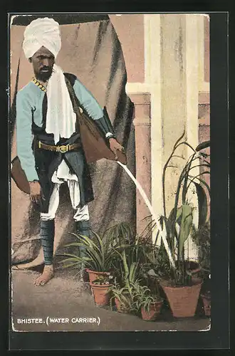 AK Indien, Bhistee, Wasserträger giesst Pflanzen