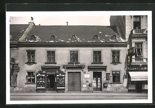 AK Wien, vor Franz Schuberts Geburtshaus in der Nussdorferstrasse 54