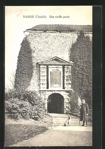 AK Namur, Citadelle, Une vieille porte