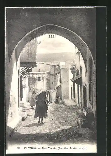 AK Tanger, Une Rue du Quartier Arabe, Pasanten auf der Strasse