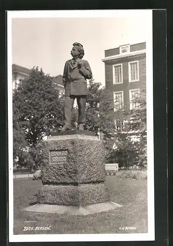 AK Bergen, am Denkmal Edvard Grieg