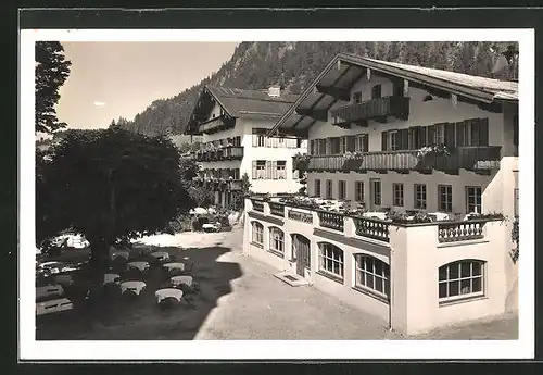 AK Reit im Winkel, am Gasthof - Pension Post mit Nebengebäude und Gastgarten