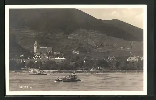 AK Spitz a.D., Blick über den Fluss zur Kirche am Ufer