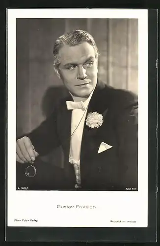 AK Schauspieler Gustav Fröhlich mit Monokel in der Hand