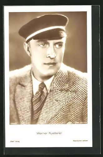 AK Schauspieler Werner Fuetterer im Mantel mit Mütze