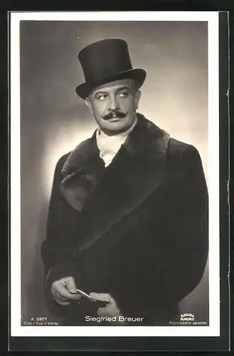 AK Schauspieler Siegfried Breuer mit edlem Mantel und Zylinder