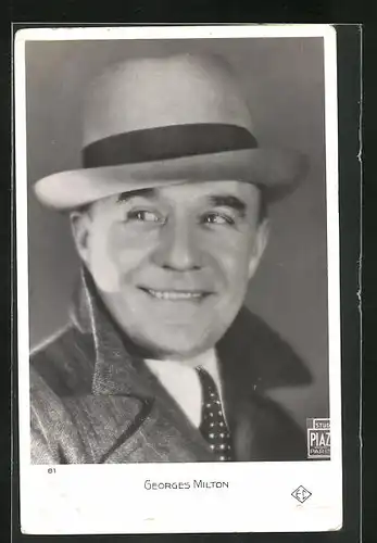 AK Schauspieler Georges Milton lachend im Mantel mit Hut