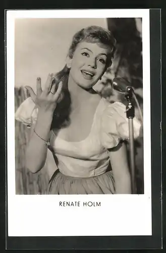 AK Schauspieler Renate Holm singend am Mikrofon