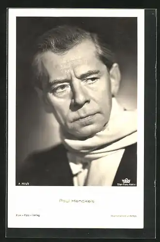 AK Schauspieler Paul Henckels mit kritischem Blick zur Seite
