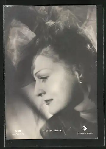 AK Schauspielerin Marika Rökk mit Schleier auf dem Haar