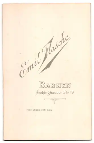 Fotografie Emil Flasche, Barmen, Herckinghauser-Str. 19, Portrait Mann im dunklen Anzug mit Brille und Vollbart