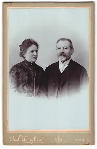 Fotografie Carl Weighart, Leoben, Fischergasse 92, Portrait älteres Paar in eleganter Kleidung