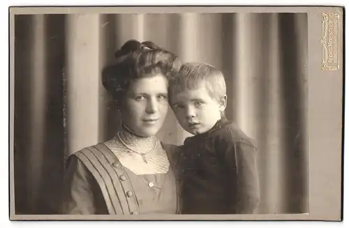 Fotografie Alois Koestler, München, Bürkleinstrasse 10, Mutter mit ihrem Sohne im Portrait