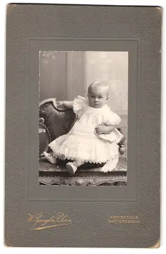 Fotografie W. Spengler, Wattenscheid, Kind im weissen Kleid