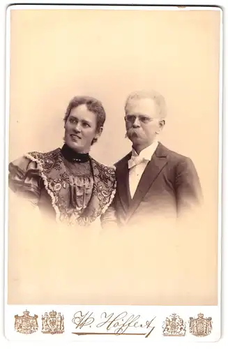 Fotografie W. Höffert, Berlin, Unter den Linden 24, Vater mit der Tochter im Portrait