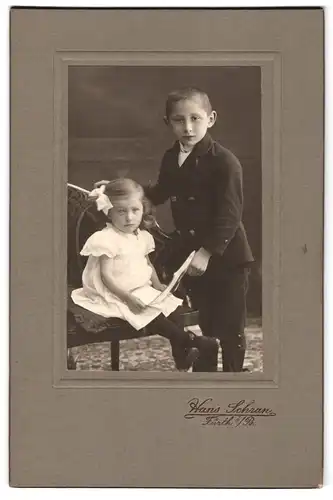 Fotografie Hans Schram, Fürth i.B., Bruder mit seiner kleinen Schwester im Portrait