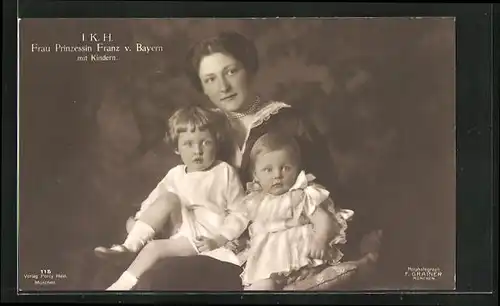 AK Frau Prinzessin Franz von Bayern mit Kindern