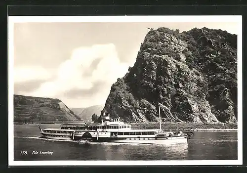 AK Dampfschiff passiert Loreley
