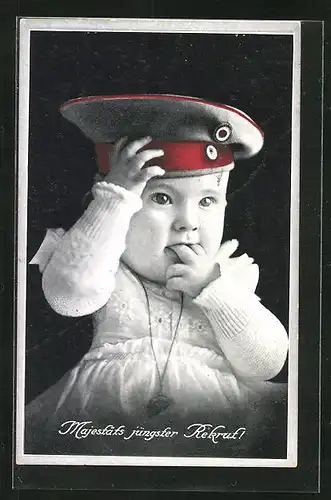 AK Majestäts jüngster Rekrut!, Baby mit Schirmmütze und militärischem Gruss