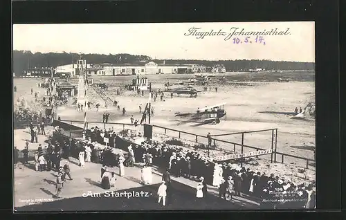 Foto-AK Sanke Nr. 198: Berlin-Johannisthal, Flugzeuge am Startplatz