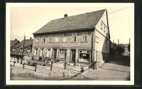 Foto-AK St. Andreasberg, Gebäude Breite Strasse Ecke Faktoreigasse, ca. 1950