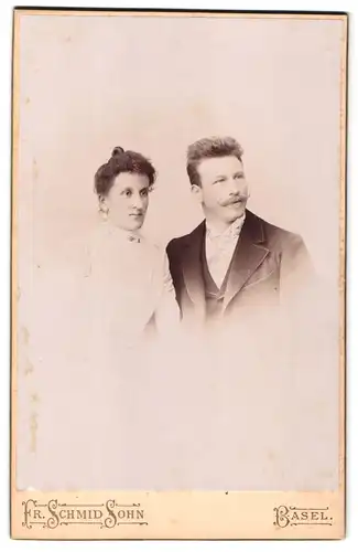 Fotografie Fr. Schmid Sohn, Basel, Spalenvorstadt 3, Portrait modisch gekleidetes Ehepaar