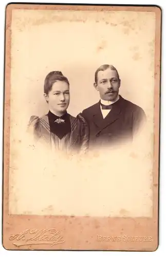 Fotografie A. Wicky, Berne-Soleure, Portrait Brautpaar Anna Vogel & Herr Pfarrer Amsler