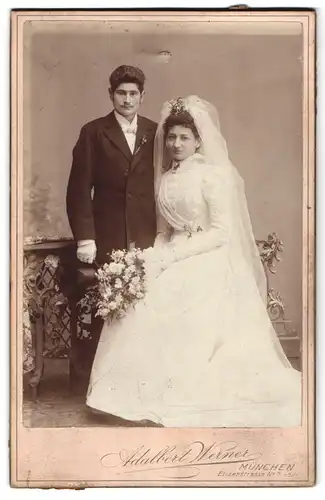 Fotografie Adalbert Werner, München, Elisenstrasse 7, junges Brautpaar im Portrait