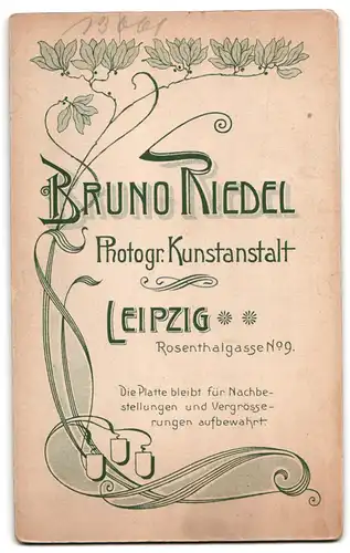 Fotografie Bruno Riedel, Leipzig, Rosenthalgassse 9, Portrait bürgerliches Paar in eleganter Kleidung