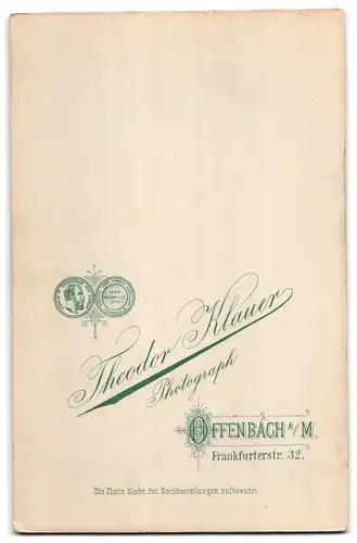 Fotografie Atelier Th. Klauer, Offenbach a/M., Frankfurter Str. 32, Portrait vollbärtiger Herr mit Brille