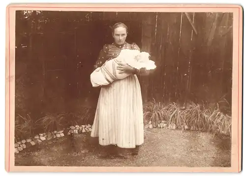 Fotografie unbekannter Fotograf und Ort, Mutter mit ihrem Neugeborenen