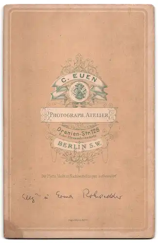 Fotografie C.Euen, Berlin S.W., Oranien-Strasse 128, Zwei Schwestern, ein Mädchen mit Puppe im Arm