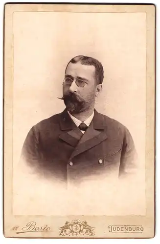 Fotografie v. Bosio, Judenburg, Martiniplatz 2, Portrait stattlicher Herr mit Zwicker und Vollbart