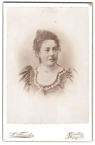 Fotografie L. Faerber, Kempten, Portrait junge Dame mit hochgestecktem Haar