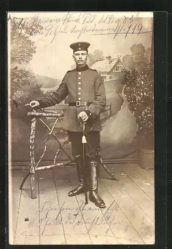 Foto-AK Uniformfoto eines deutschen Kavalleristen